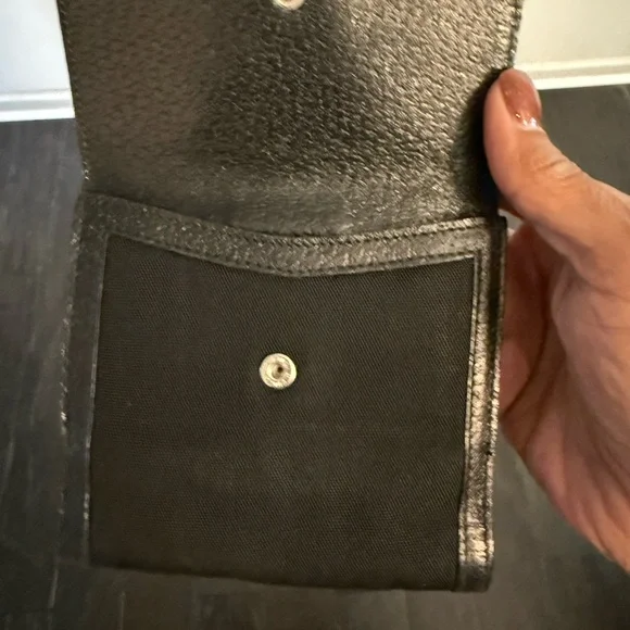 Gucci Black Wallet with Silver Accent - Picture 6 of 10